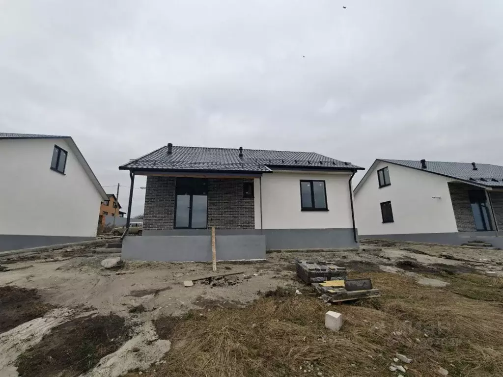 Дом в Курская область, Золотухинский район, Донской сельсовет, д. ... - Фото 1