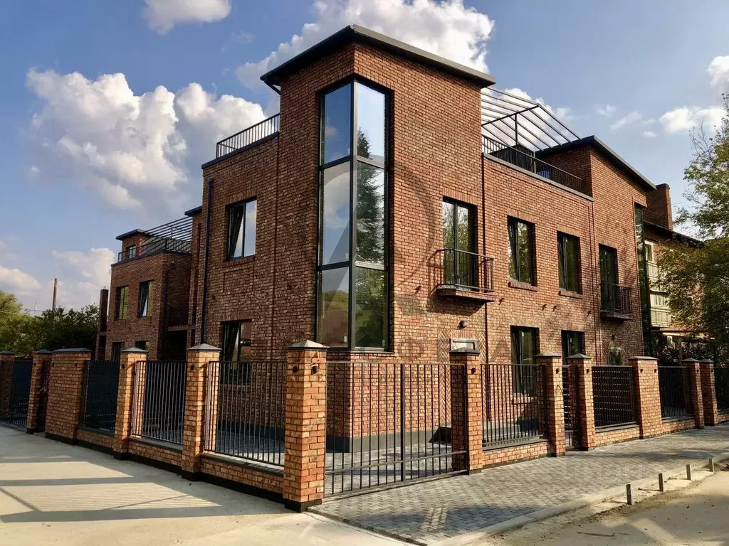 Таунхаус в Краснодарский край, Хадыженск Апшеронский район, ул. ... - Фото 1