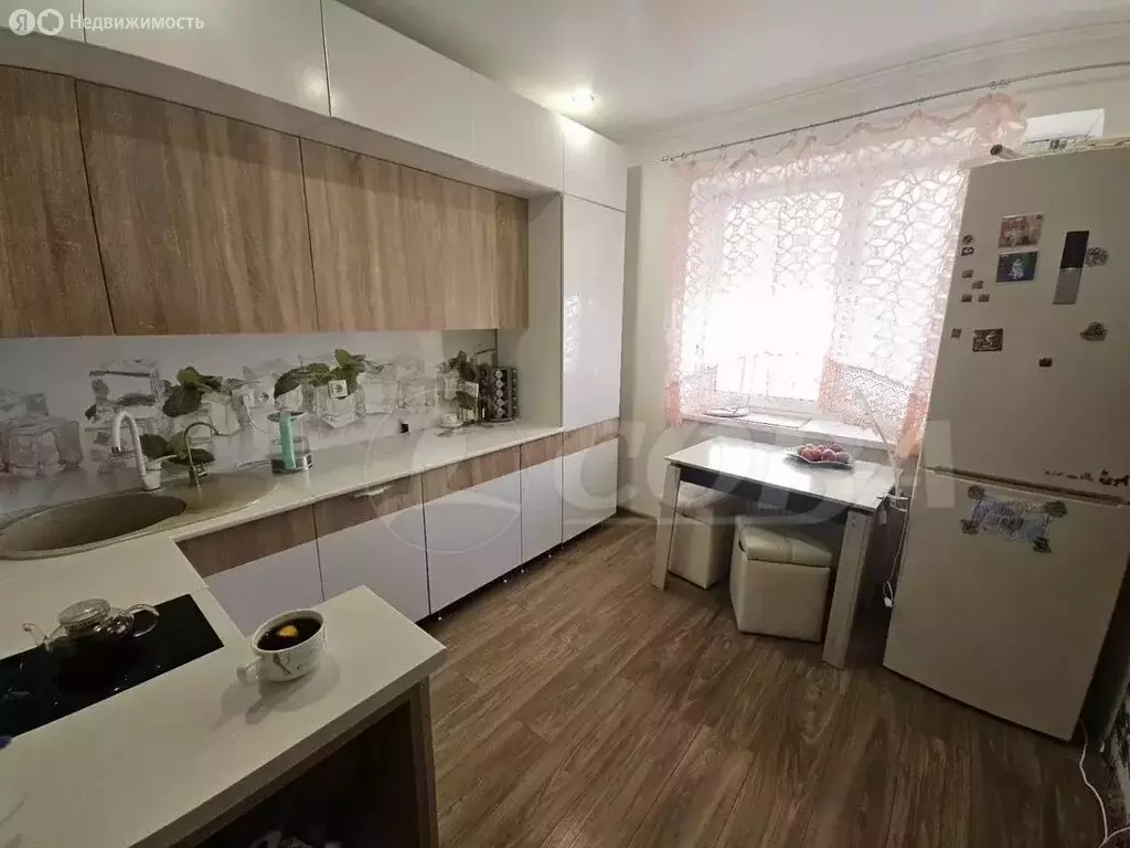 2-комнатная квартира: Тюмень, улица Мельникайте, 2к6 (58 м) - Фото 2