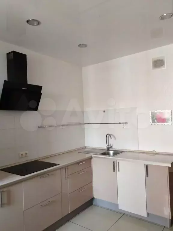 10 и более-к. квартира, 45 м, 7/14 эт. - Фото 1