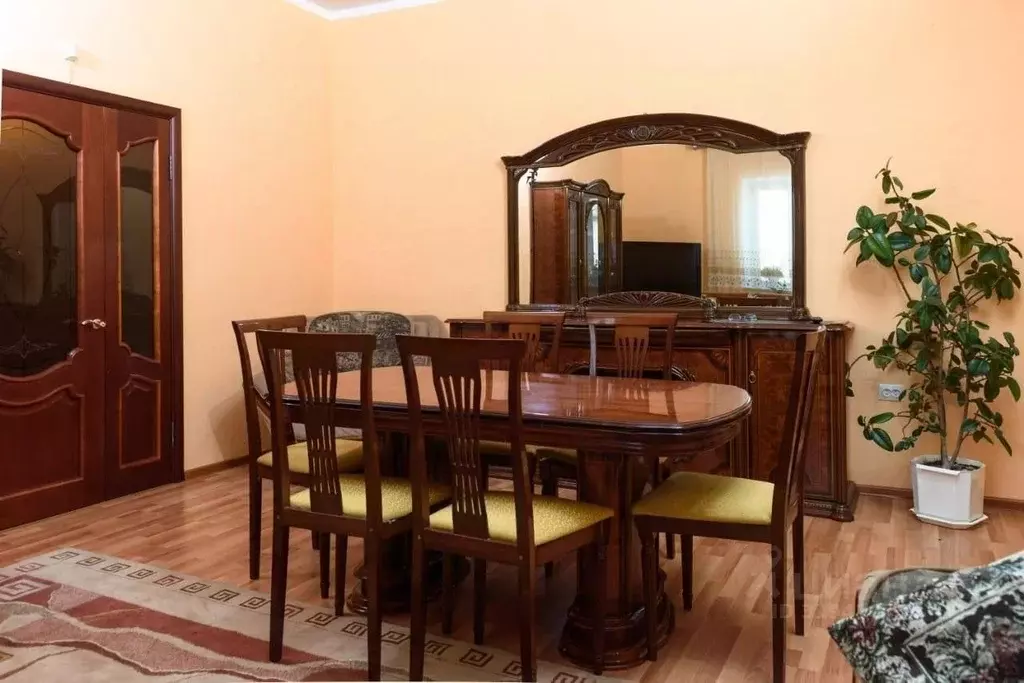4-к кв. Саха (Якутия), Якутск ул. Петровского, 17/2 (130.0 м) - Фото 0