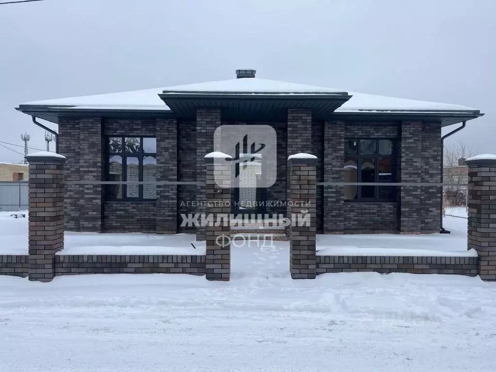 Дом в Саратовская область, Энгельсский район, Красноярское ... - Фото 1