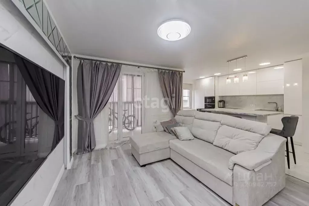 2-к кв. Тюменская область, Тюмень ул. Михаила Сперанского, 35 (74.3 м) - Фото 0