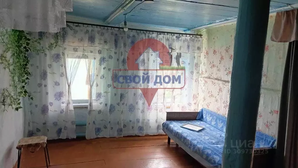 Дом в Оренбургская область, Гайский муниципальный округ, с. Вишневое ... - Фото 1