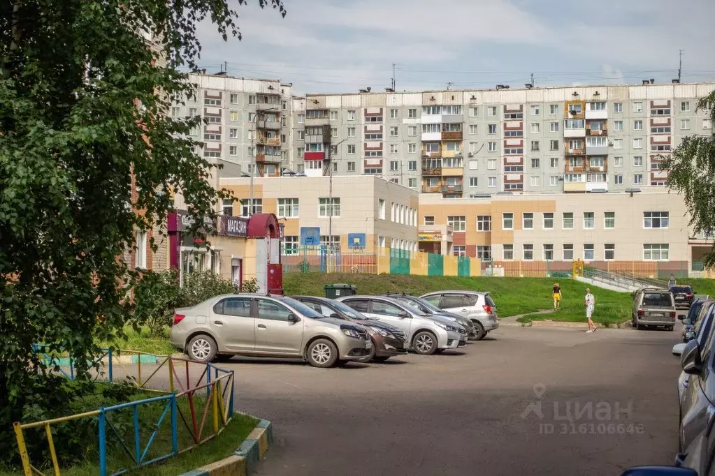 4-к кв. Кемеровская область, Прокопьевск ул. Черных, 2 (84.7 м) - Фото 0