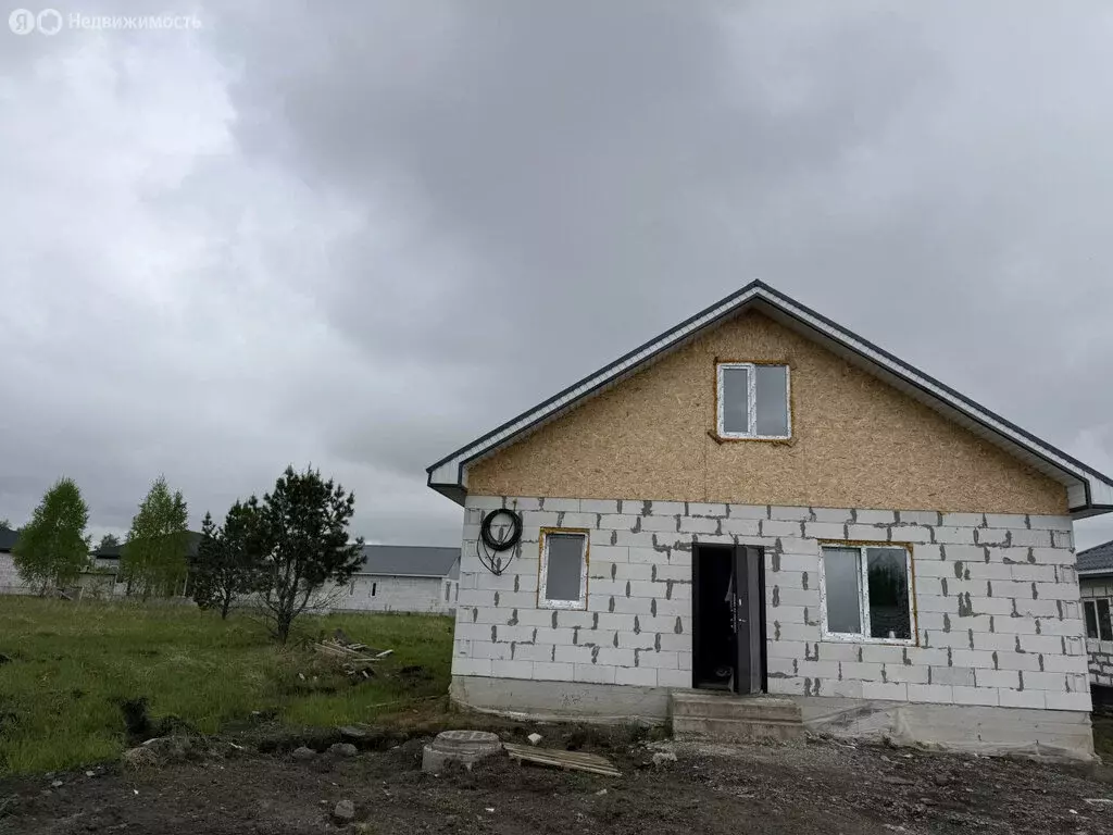 Дом в Красноармейский округ, деревня Круглое (150 м) - Фото 0
