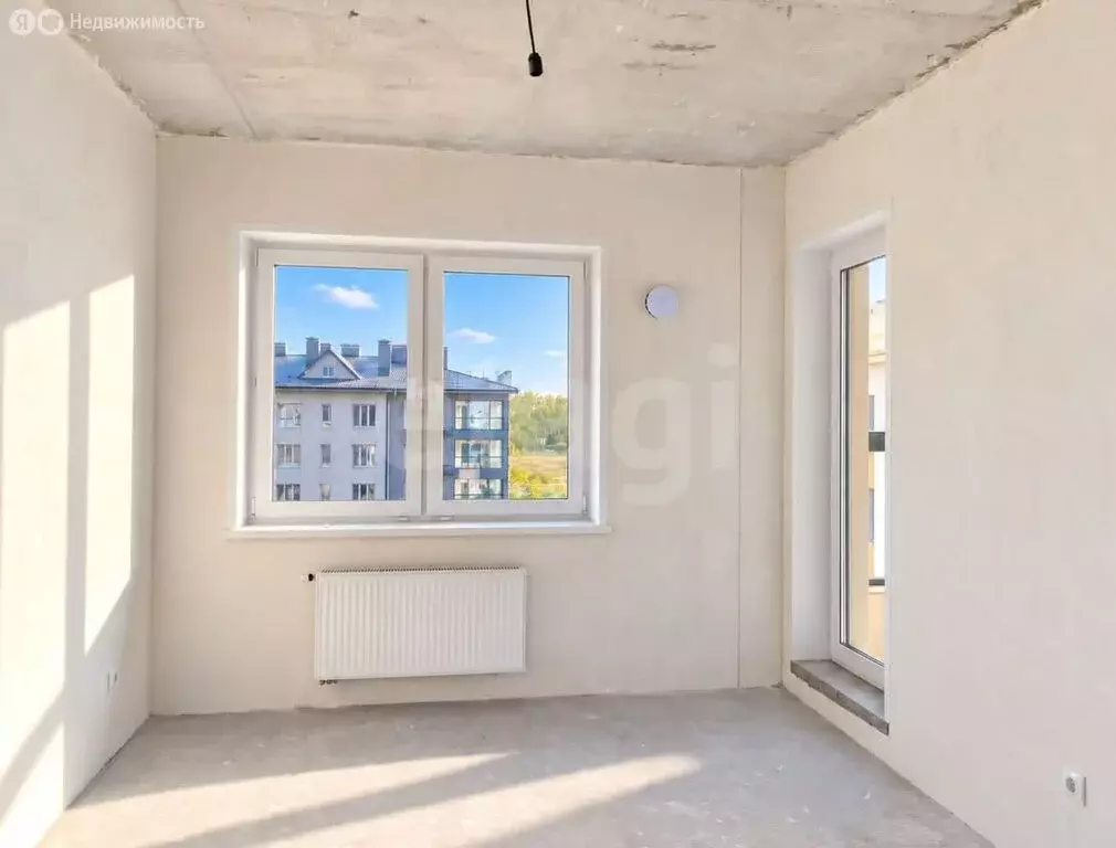 2-комнатная квартира: Тюмень, улица Игоря Комиссарова, 12 (56.9 м) - Фото 1
