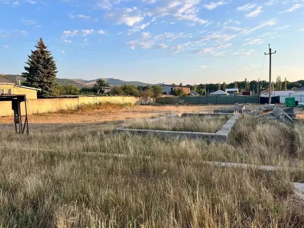 Участок в Крым, Симферопольский район, Добровское с/пос, с. Заречное ... - Фото 2