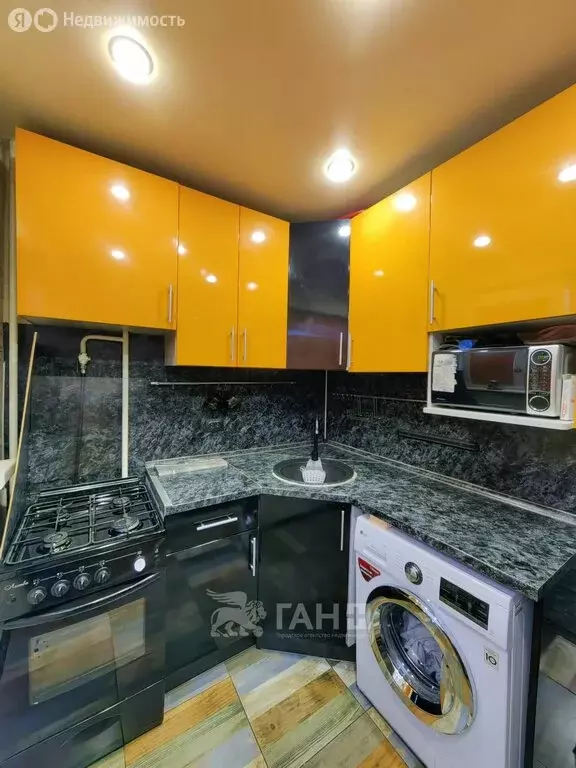 3-комнатная квартира: Санкт-Петербург, улица Турку, 10к1 (60.3 м) - Фото 0