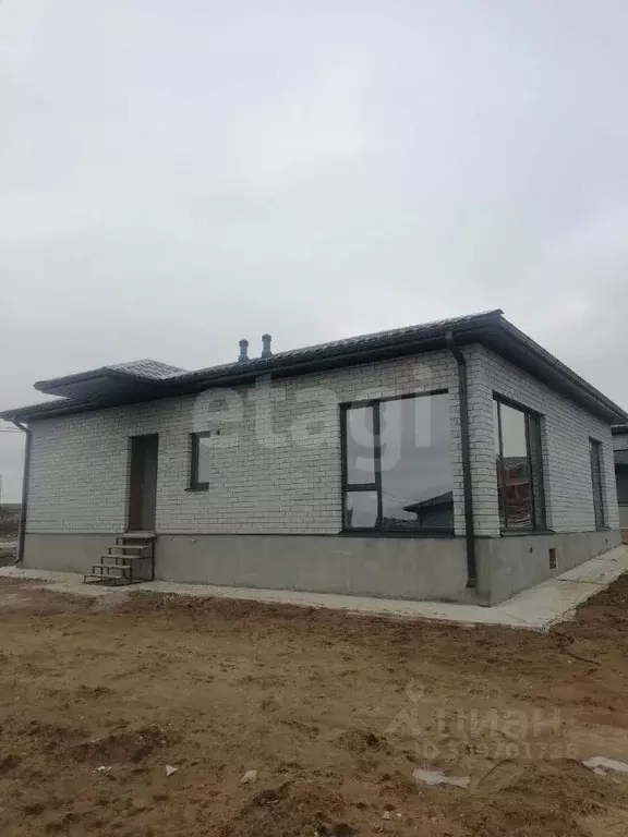 Дом в Саратовская область, с. Усть-Курдюм ул. Подсолнечная, 27 (129 м) - Фото 0