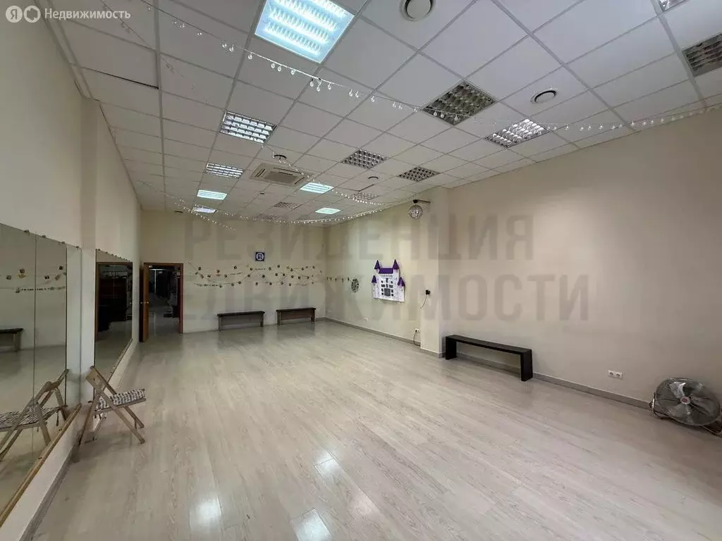 Помещение свободного назначения (215 м) - Фото 0