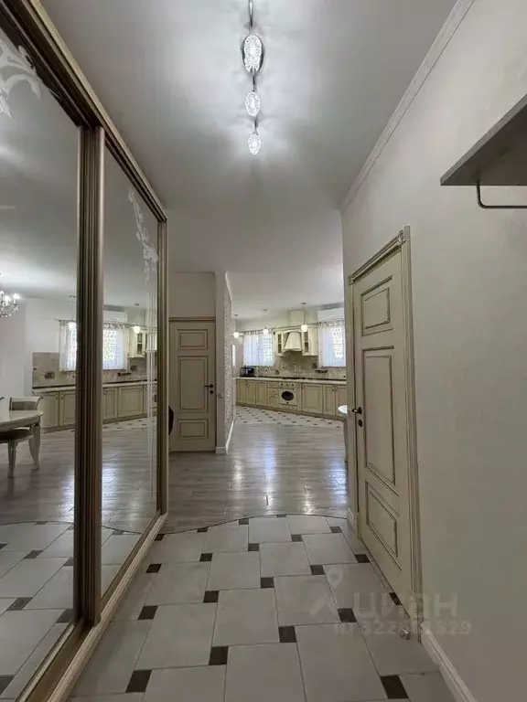 4-к кв. Краснодарский край, Сочи Центральный мкр, ул. Роз, 119 (95.0 ... - Фото 0