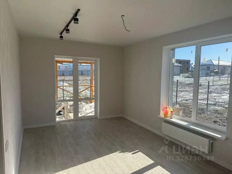 Дом в Крым, Симферопольский район, Добровское с/пос, с. Пионерское ул. ... - Фото 1