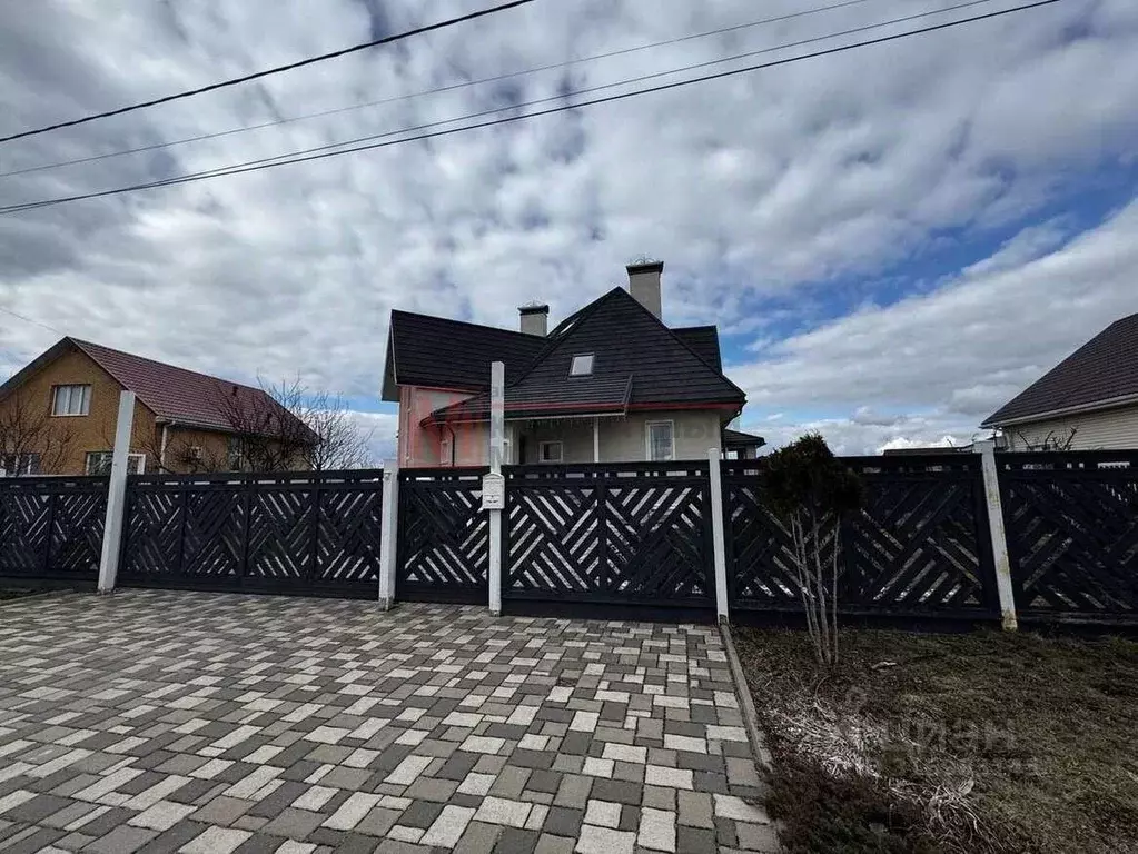 Дом в Белгородская область, Старый Оскол ул. Покровская, 160 (300 м) - Фото 1