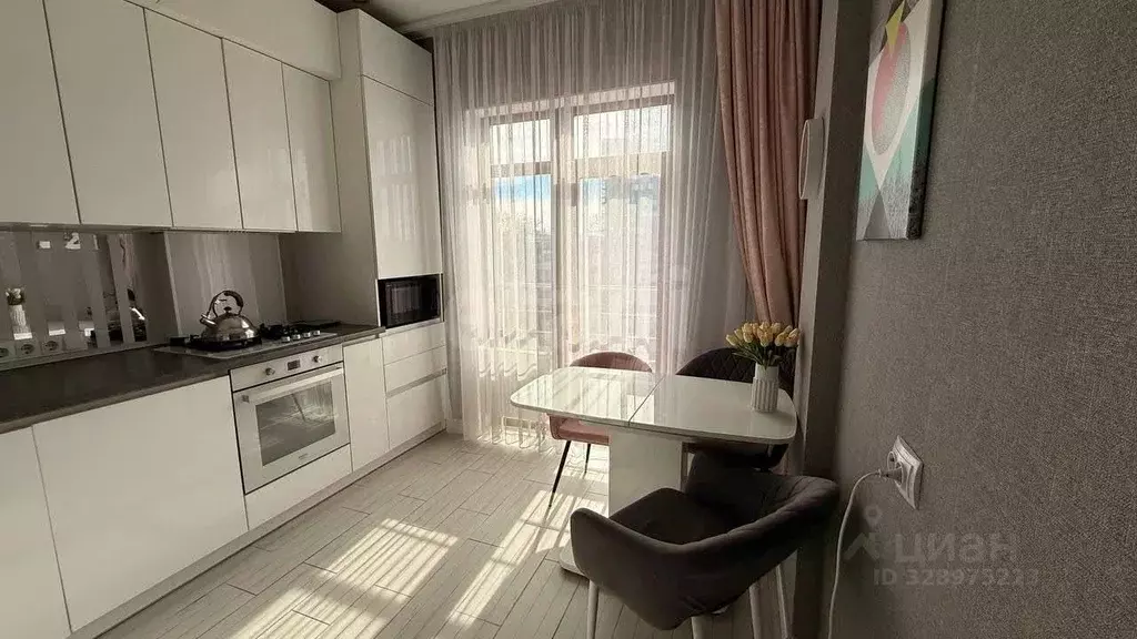 2-к кв. Крым, Симферополь ул. Трубаченко (56.8 м) - Фото 1