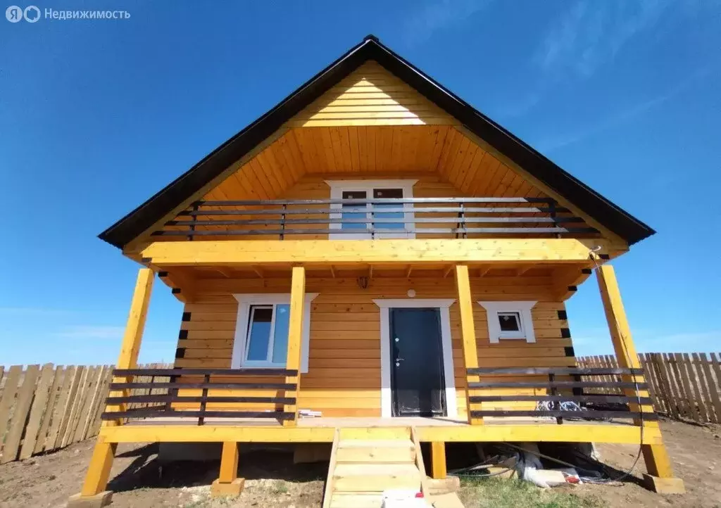 Дом в село Урик, улица Фёдора Тютчева (120 м) - Фото 1