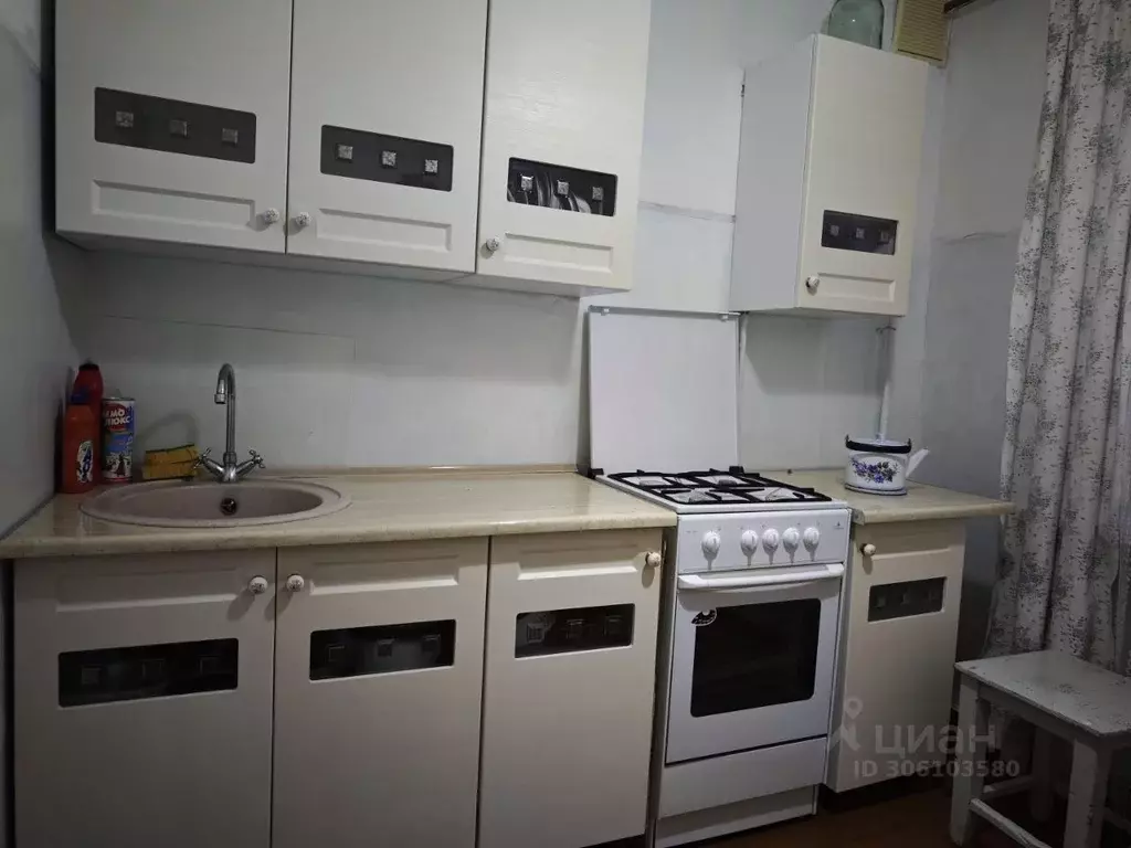 2-к кв. Омская область, Омск Нефтезаводская ул., 13 (47.0 м) - Фото 1