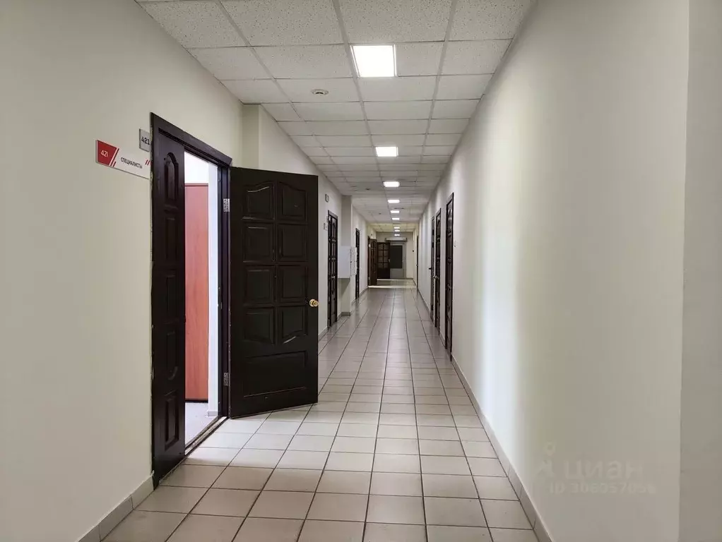 Офис в Свердловская область, Екатеринбург ул. Стрелочников, 41 (548 м) - Фото 0