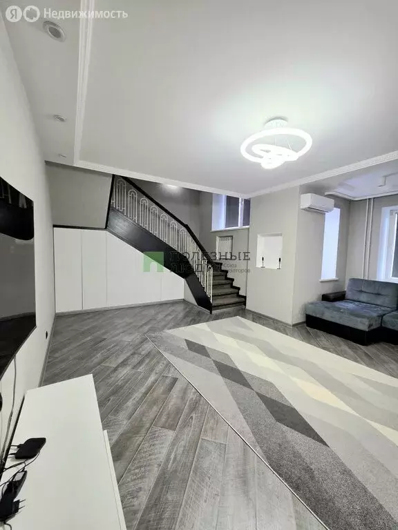 3-комнатная квартира: Астрахань, улица Победы, 54к5 (92 м) - Фото 1