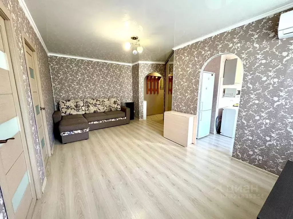 3-к кв. Оренбургская область, Оренбург просп. Гагарина, 2 (42.8 м) - Фото 1