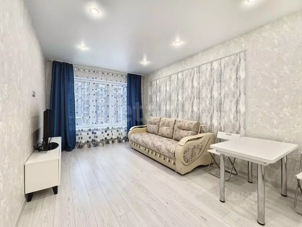 1-к кв. Тюменская область, Тюмень ул. Разведчика Кузнецова, 7 (45.0 м) - Фото 0