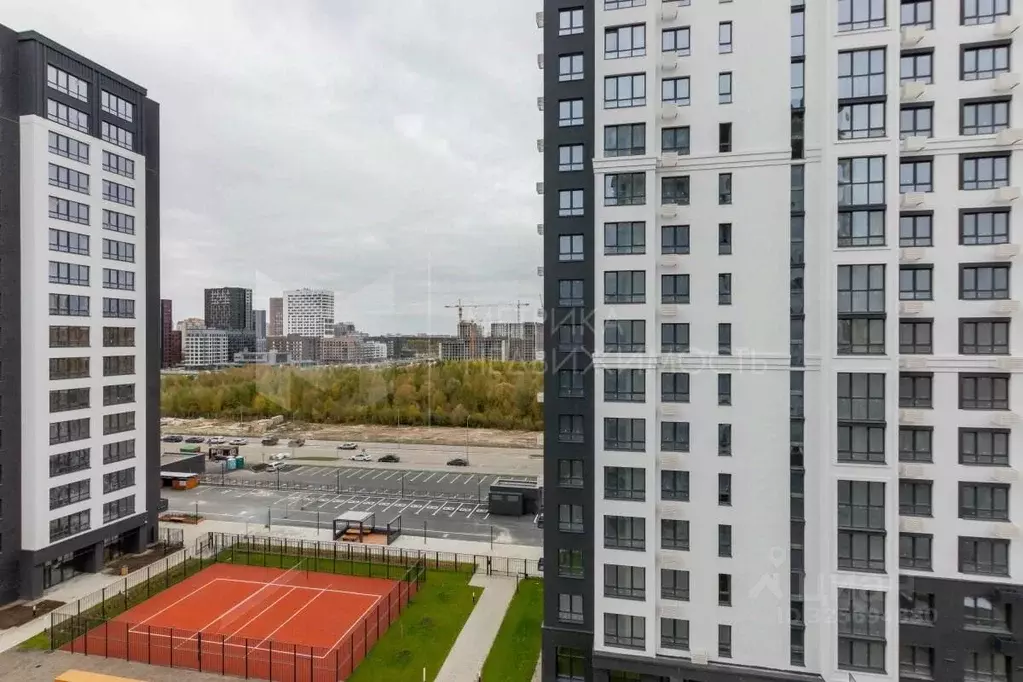 3-к кв. Тюменская область, Тюмень ул. Братьев Бондаревых, 5 (90.4 м) - Фото 1