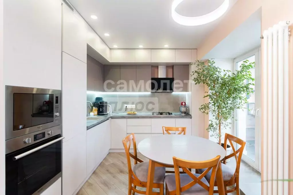 3-к кв. Омская область, Омск Транссибирская ул., 1 (68.5 м) - Фото 1