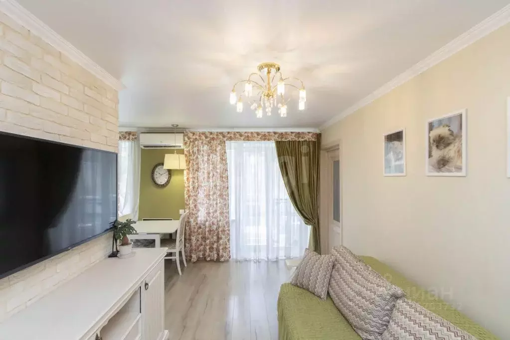 2-к кв. Тюменская область, Тюмень ул. Республики, 88 (42.5 м) - Фото 1