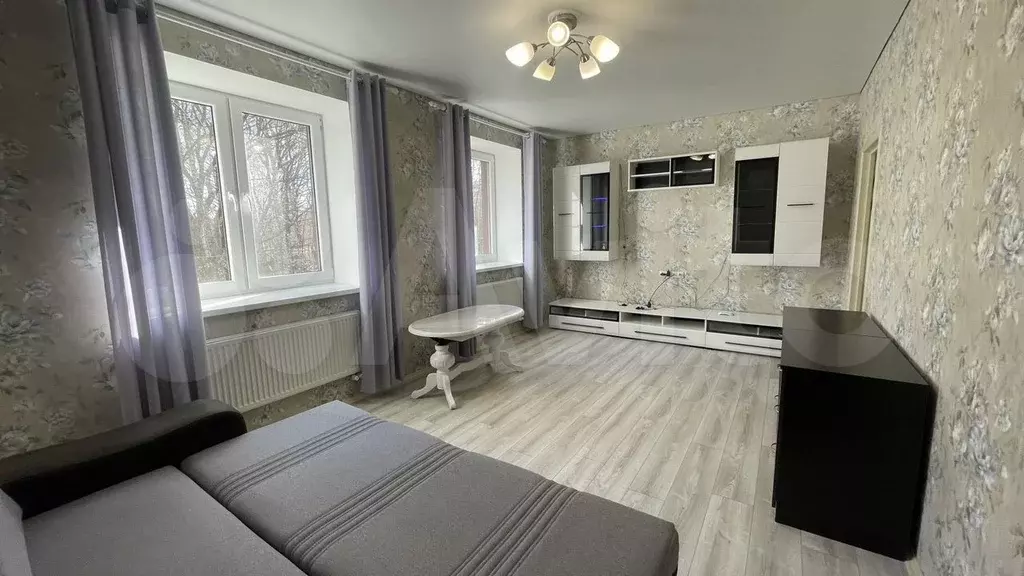 2-к. квартира, 60 м, 1/7 эт. - Фото 0