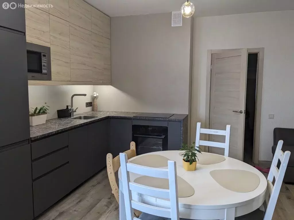 2-комнатная квартира: Екатеринбург, улица Раевского, 20 (50 м) - Фото 0