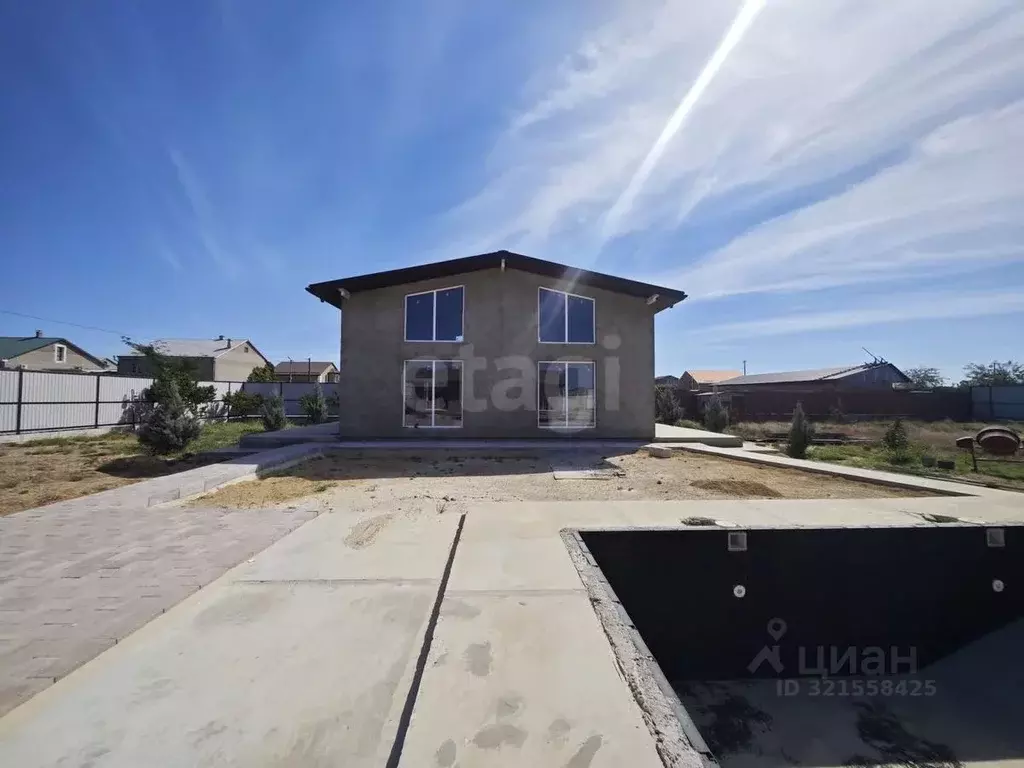 Дом в Крым, Сакский район, Ореховское с/пос, с. Михайловка ул. ... - Фото 1