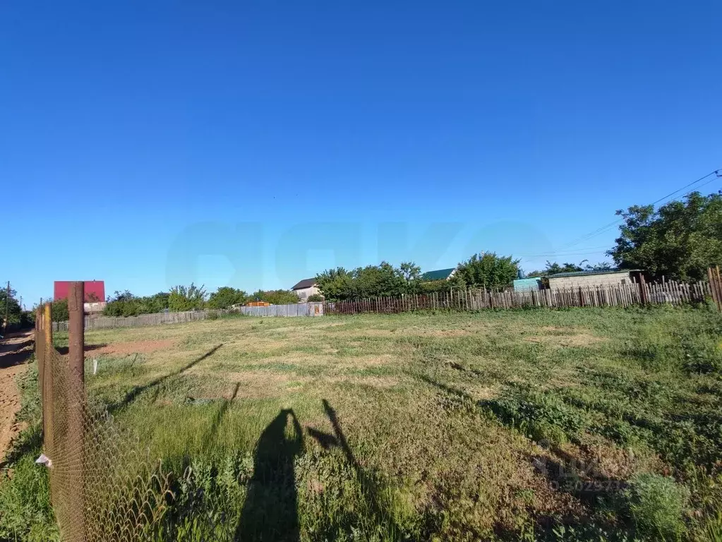 Участок в Волгоградская область, Волжский Радуга СНТ, ул. Смежная ... - Фото 1