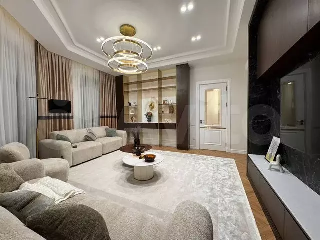 5-к. квартира, 140 м, 4/7 эт. - Фото 0
