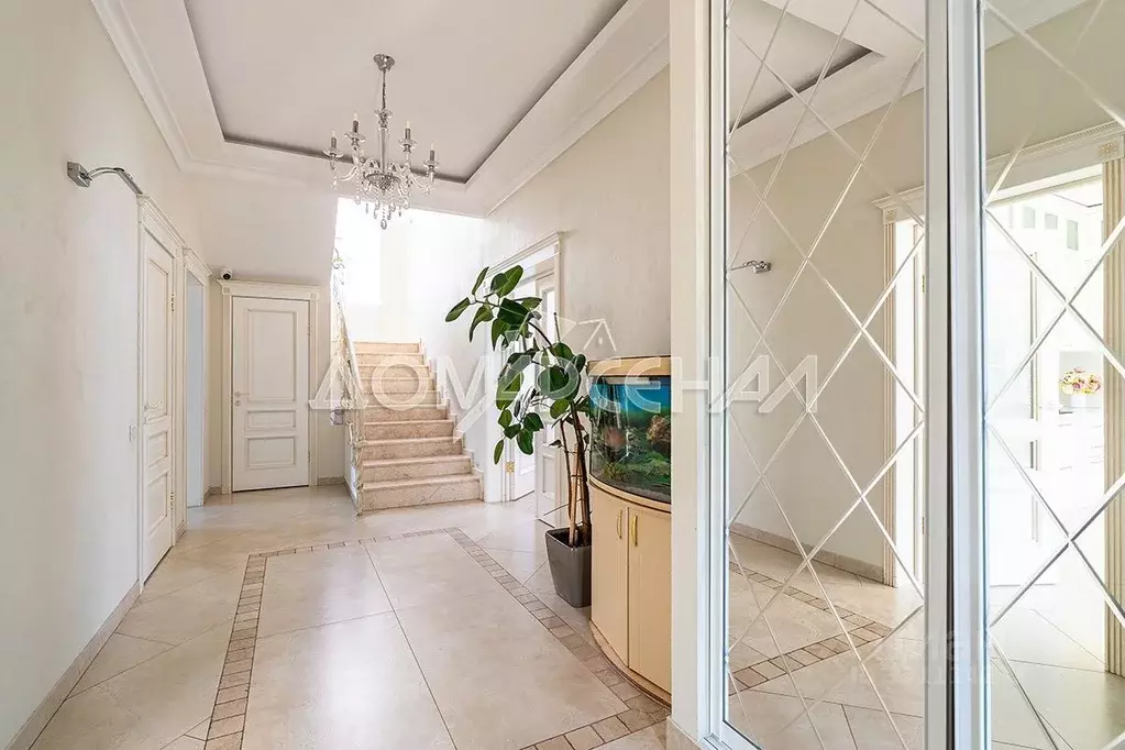 Дом в Москва д. Уварово, ул. Ирбис, 39 (500 м) - Фото 1