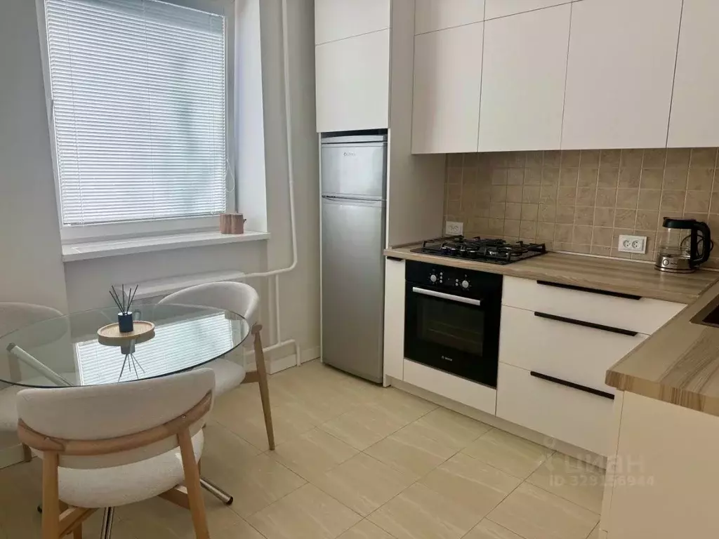 2-к кв. Крым, Симферополь ул. Севастопольская, 41/5 (56.0 м) - Фото 1