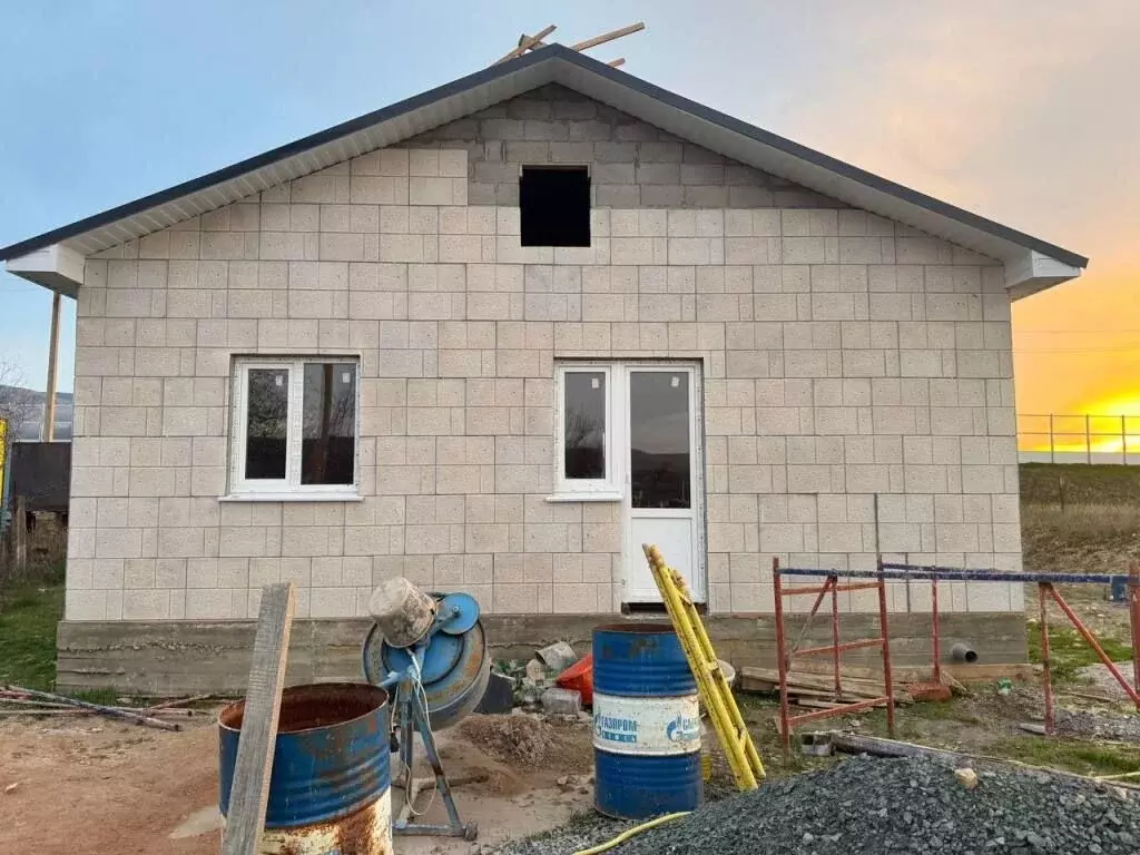 Дом в Крым, Симферопольский район, Добровское с/пос, с. Заречное ул. ... - Фото 2