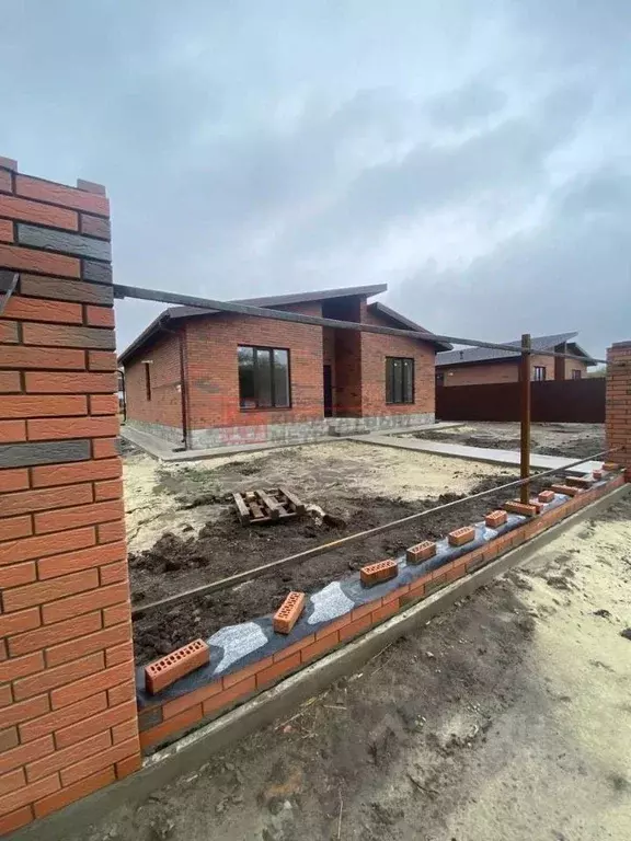 Дом в Белгородская область, Старооскольский городской округ, с. ... - Фото 1