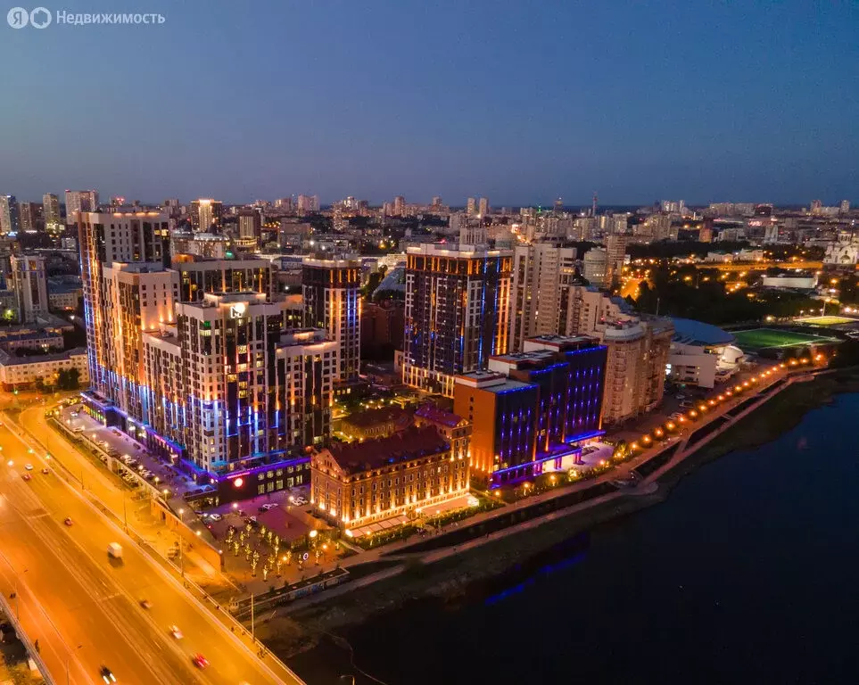 3-комнатная квартира: Екатеринбург, Олимпийская набережная, 9 (80 м) - Фото 0