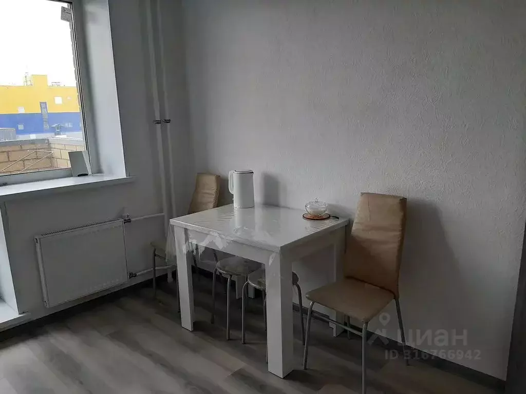 1-к кв. Тюменская область, Тобольск 15-й мкр, 42 (38.0 м) - Фото 1