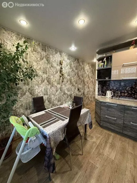 3-комнатная квартира: Абакан, проспект Дружбы Народов, 18 (69 м) - Фото 1