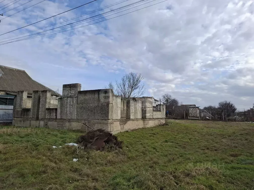 Участок в Крым, Ленино пгт ул. Розовая (7.0 сот.) - Фото 1