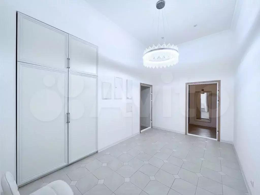 7-к. квартира, 301 м, 3/5 эт. - Фото 1