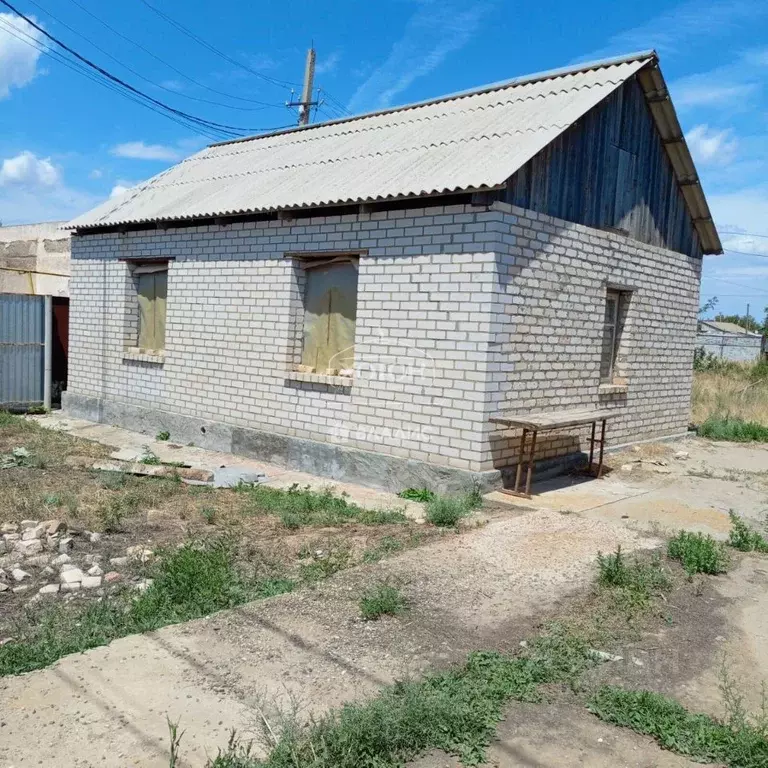 Дом в Калмыкия, Октябрьский район, пос. Большой Царын Зеленая ул. (40 ... - Фото 0