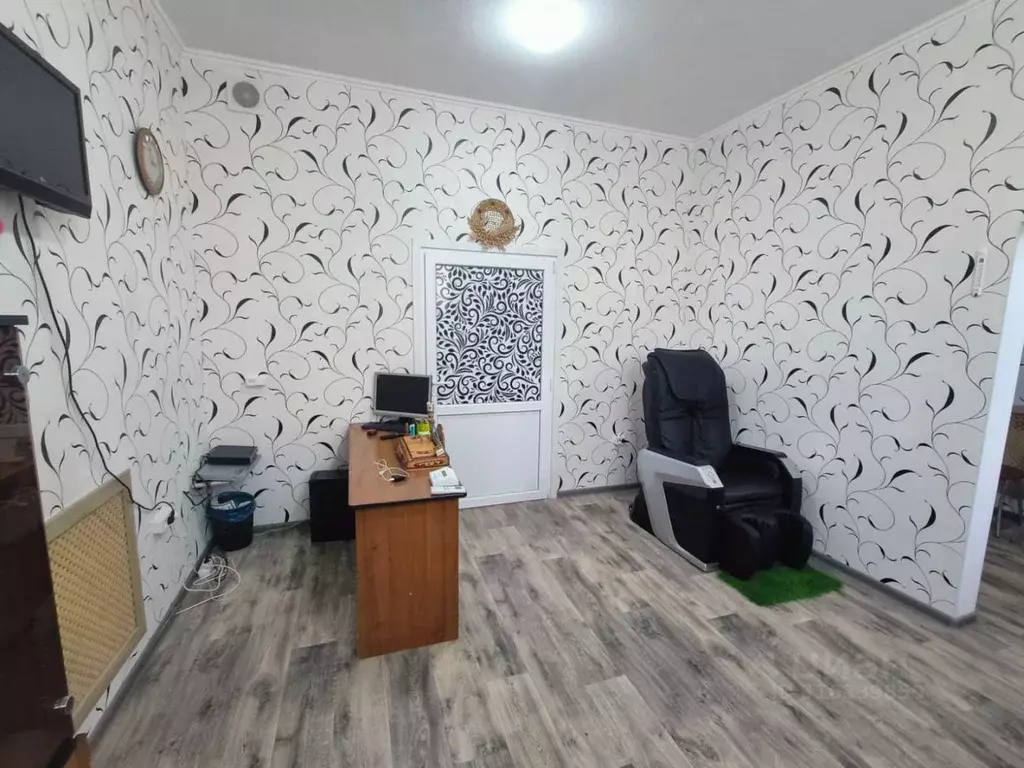 Помещение свободного назначения в Краснодарский край, Лабинск ул. ... - Фото 0
