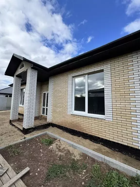 Дом в Саратовская область, Энгельс ул. Прибрежная (93 м) - Фото 1