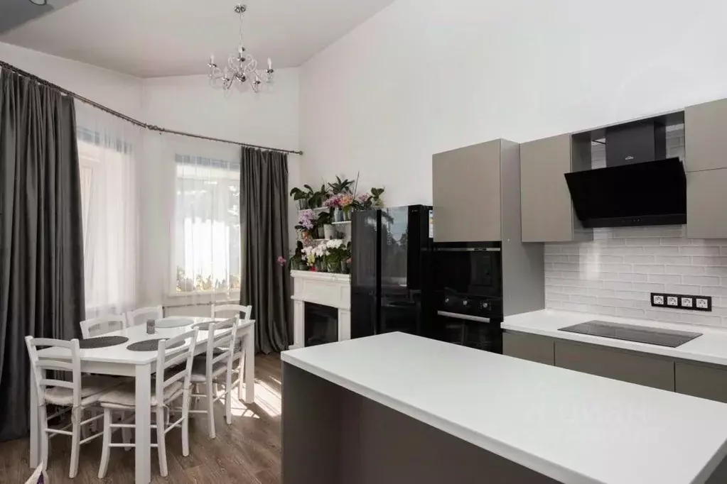 4-к кв. Иркутская область, Иркутск ул. Жуковского, 58/1 (150.0 м) - Фото 1