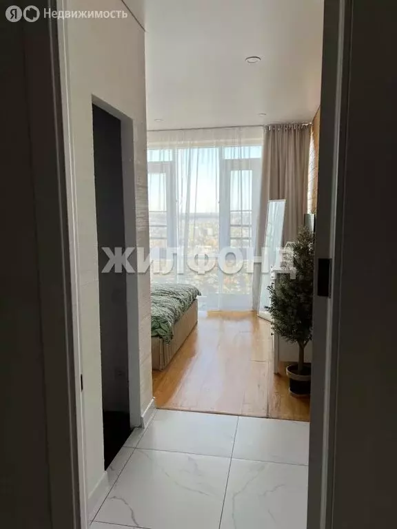 3-комнатная квартира: Барнаул, Центральный проезд, 54А (100 м) - Фото 1