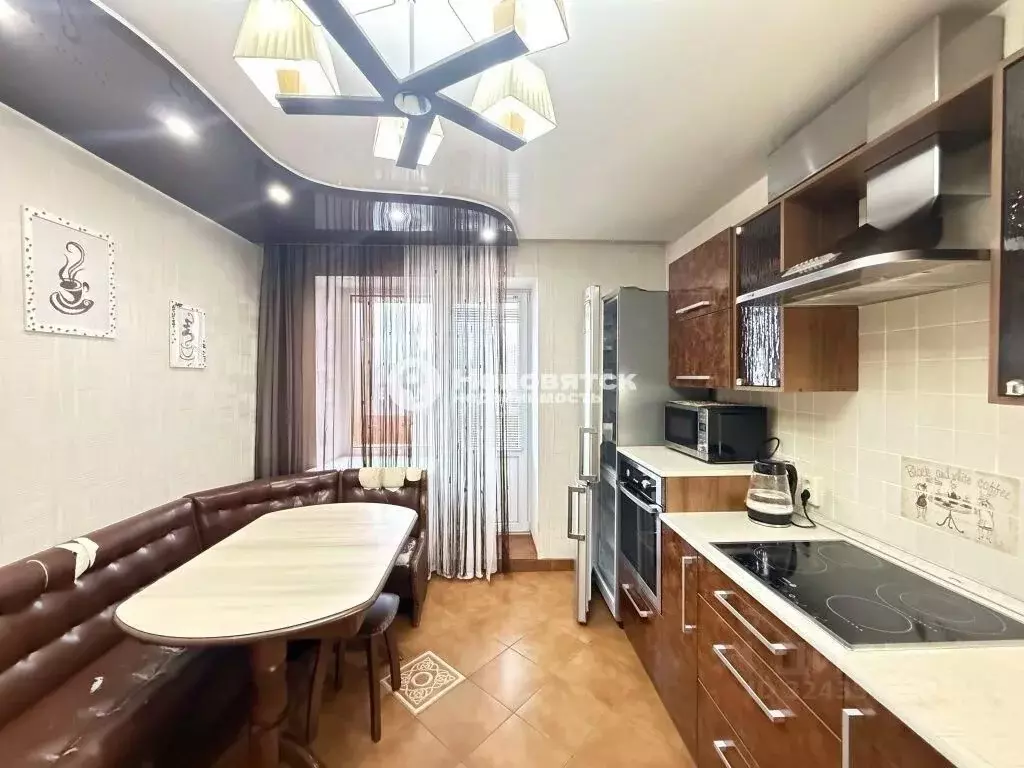 2-к кв. Кировская область, Киров ул. Опарина, 5А (61.4 м) - Фото 2