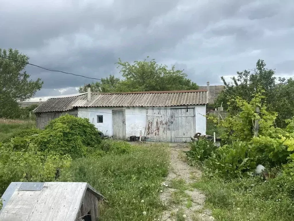 Дом в Крым, Черноморский район, Медведевское с/пос, с. Медведево ул. ... - Фото 0