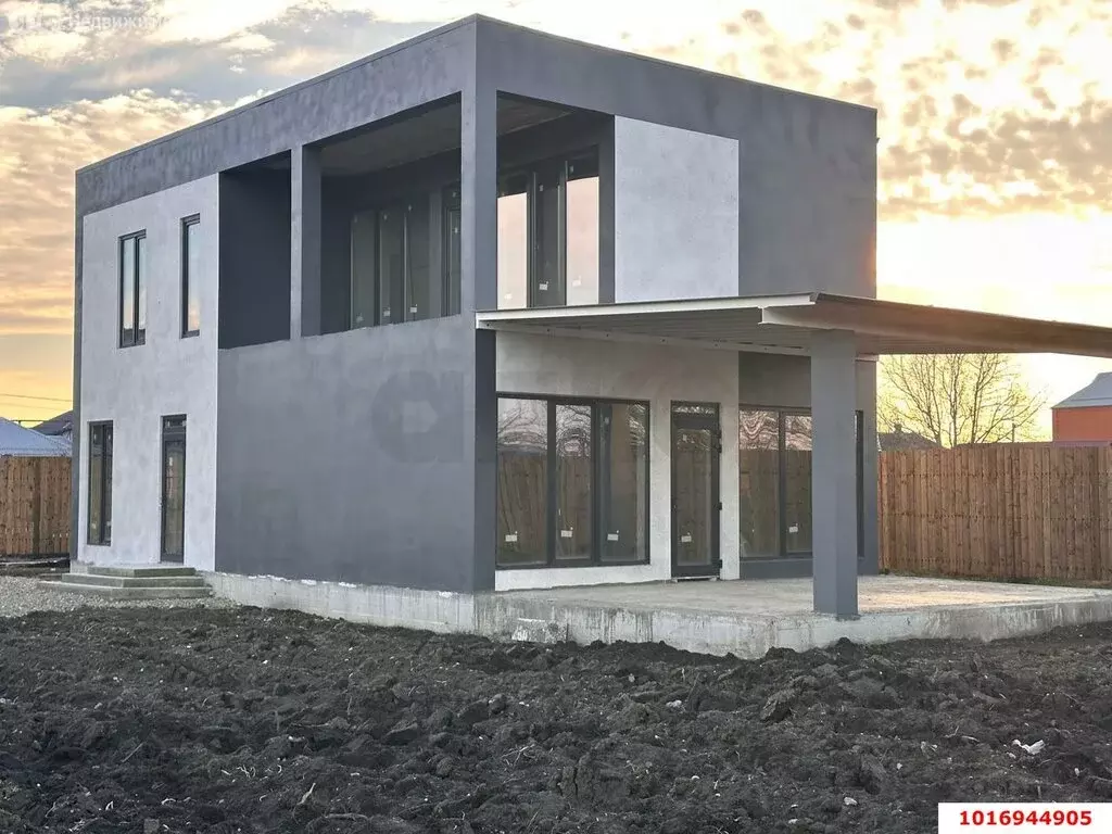Дом в аул Старобжегокай, Октябрьская улица, 24/1 (150 м) - Фото 1
